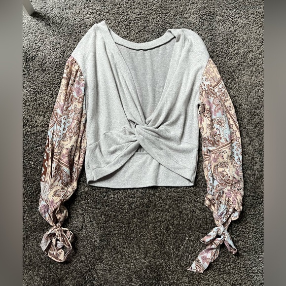 Women’s Boutique Long Tie Sleeve Twist Back Open Top Size Med - Picture 3 of 4